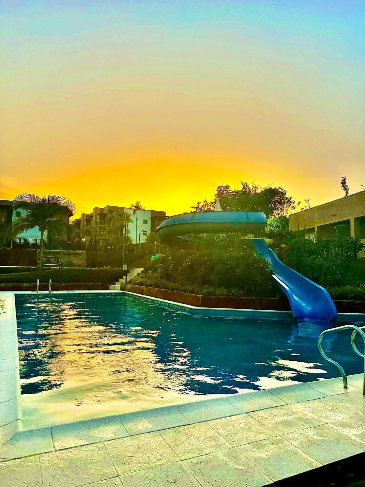 Apartamento Privado Vacacional A 5M Del Aeropuerto, 20 Minutos Del Parque Del Cafe Y Centro De Armenia Con 4 Piscinas, 3 Jacuzzi, Sauna By Molca Xperiences 3H Zewnętrze zdjęcie
